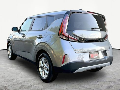 Certified 2025 Kia Soul LX w/ LX Technology Package FWD image 4