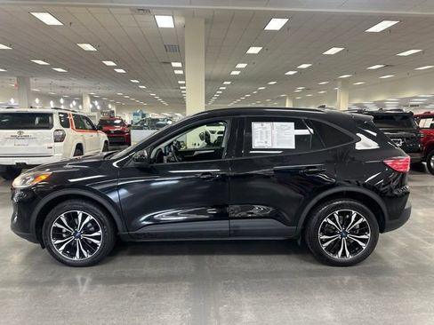 Used 2022 Ford Escape SE w/ SE Sport Appearance Package AWD/4WD image 4