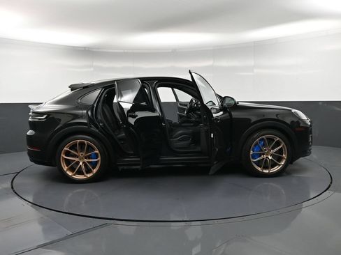Used 2024 Porsche Cayenne Turbo GT AWD/4WD image 37