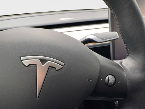 Used 2022 Tesla Model Y Performance image 39