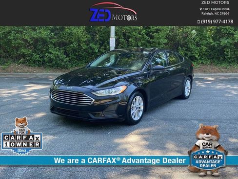Used 2020 Ford Fusion SE FWD image 1
