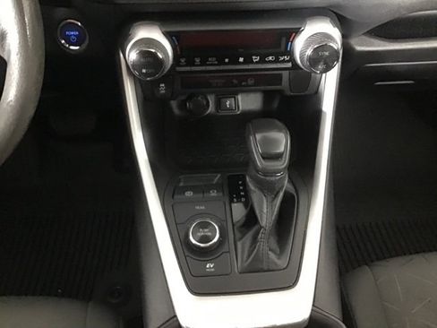 Used 2021 Toyota RAV4 XLE image 11