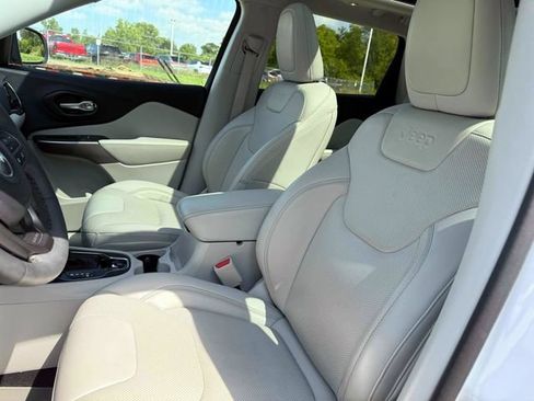 Certified 2022 Jeep Cherokee Limited AWD/4WD image 17