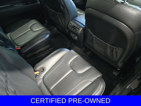 Used 2022 Hyundai Palisade Limited w/ Winter Package FWD image 12