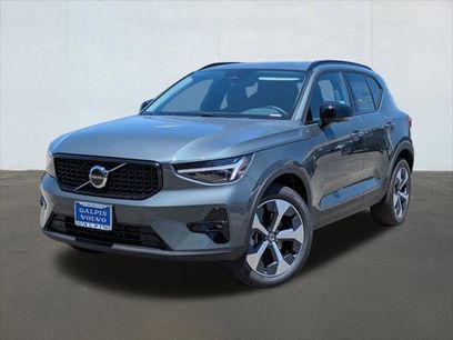 New 2026 Volvo XC40 B5 Plus w/ Climate Package