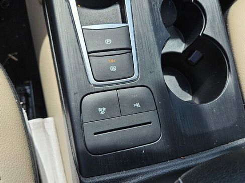 Used 2022 Ford Escape Titanium image 27