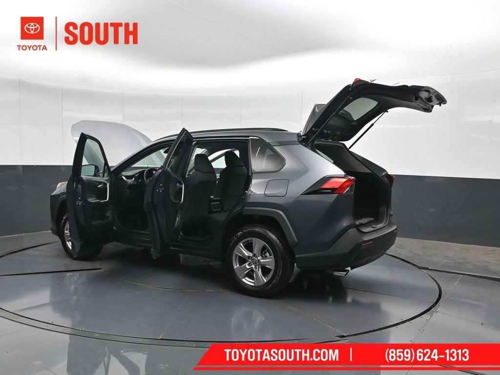 Used 2025 Toyota RAV4 XLE AWD/4WD image 54