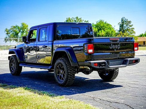 New 2025 Jeep Gladiator Sport image 9