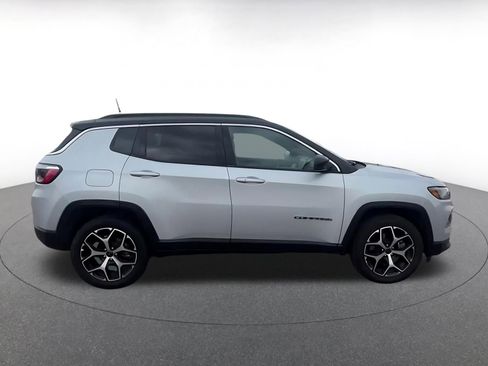 Used 2025 Jeep Compass Limited image 16