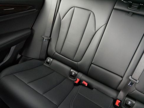 Used 2023 BMW X4 xDrive30i w/ Convenience Package image 12