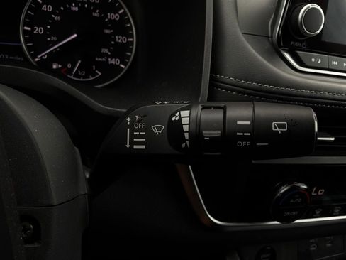 Used 2025 Nissan Rogue SV FWD image 35