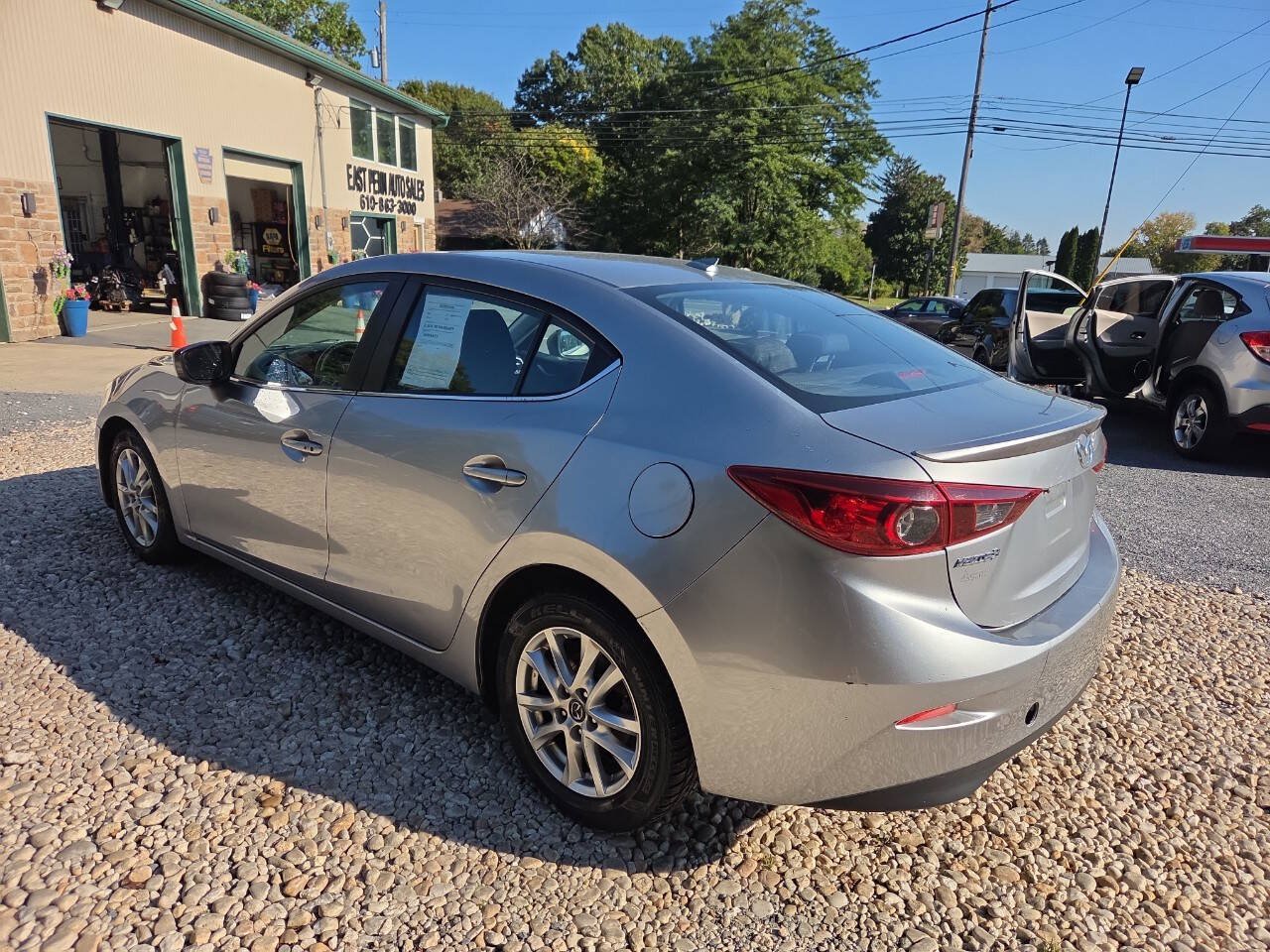 Used 2014 MAZDA MAZDA3 i Touring w/ Technology Package FWD image 6