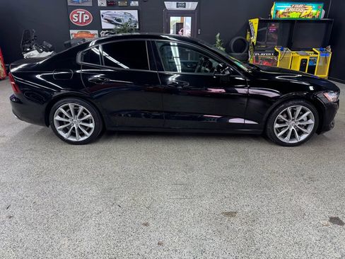 Used 2021 Volvo S60 T6 Momentum AWD/4WD image 6