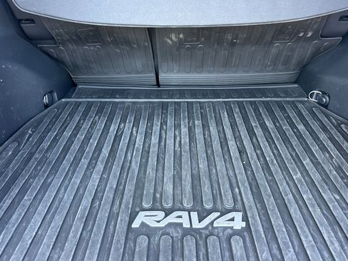 Used 2025 Toyota RAV4 XLE AWD/4WD image 17