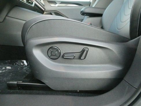 New 2026 Volkswagen Tiguan SE R-Line AWD/4WD image 7