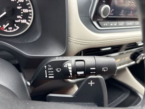 Used 2023 Nissan Rogue SL image 22