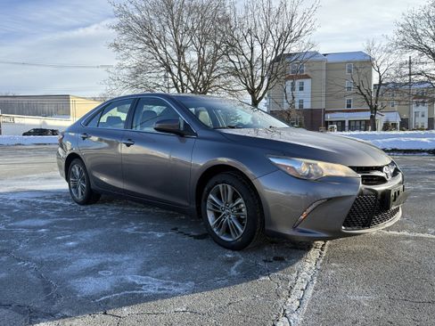 Used 2017 Toyota Camry SE image 8