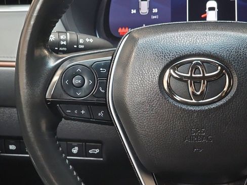 Used 2023 Toyota Venza Limited image 19