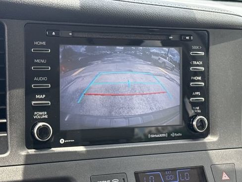 Used 2020 Toyota Sienna XLE FWD image 29