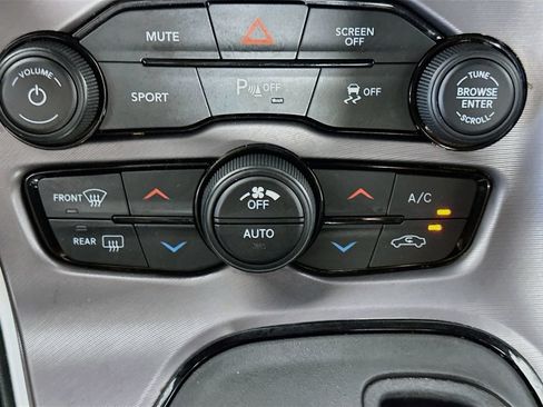 Used 2022 Dodge Challenger GT RWD image 18