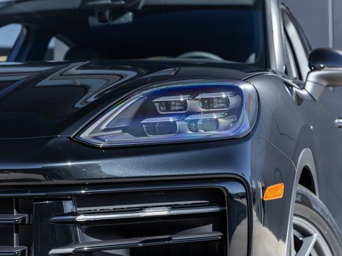 Certified 2026 Porsche Cayenne Coupe AWD/4WD image 16