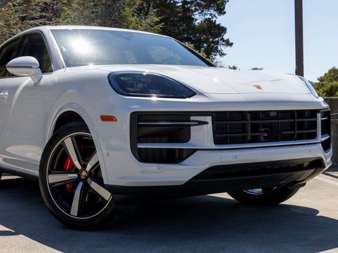 New 2025 Porsche Cayenne S image 9