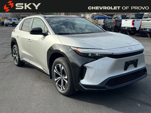 Used 2025 Toyota bZ4X AWD w/ Weather Package image 5