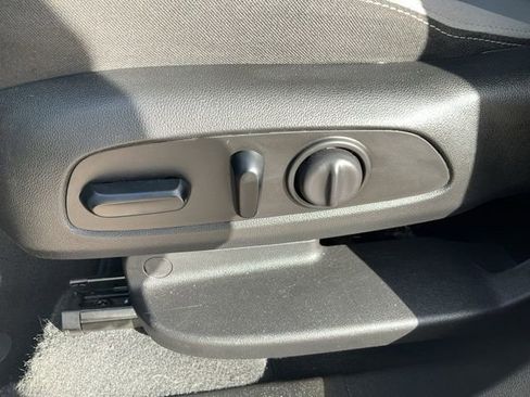 Used 2020 Chevrolet Equinox LT w/ Driver Convenience Package image 7