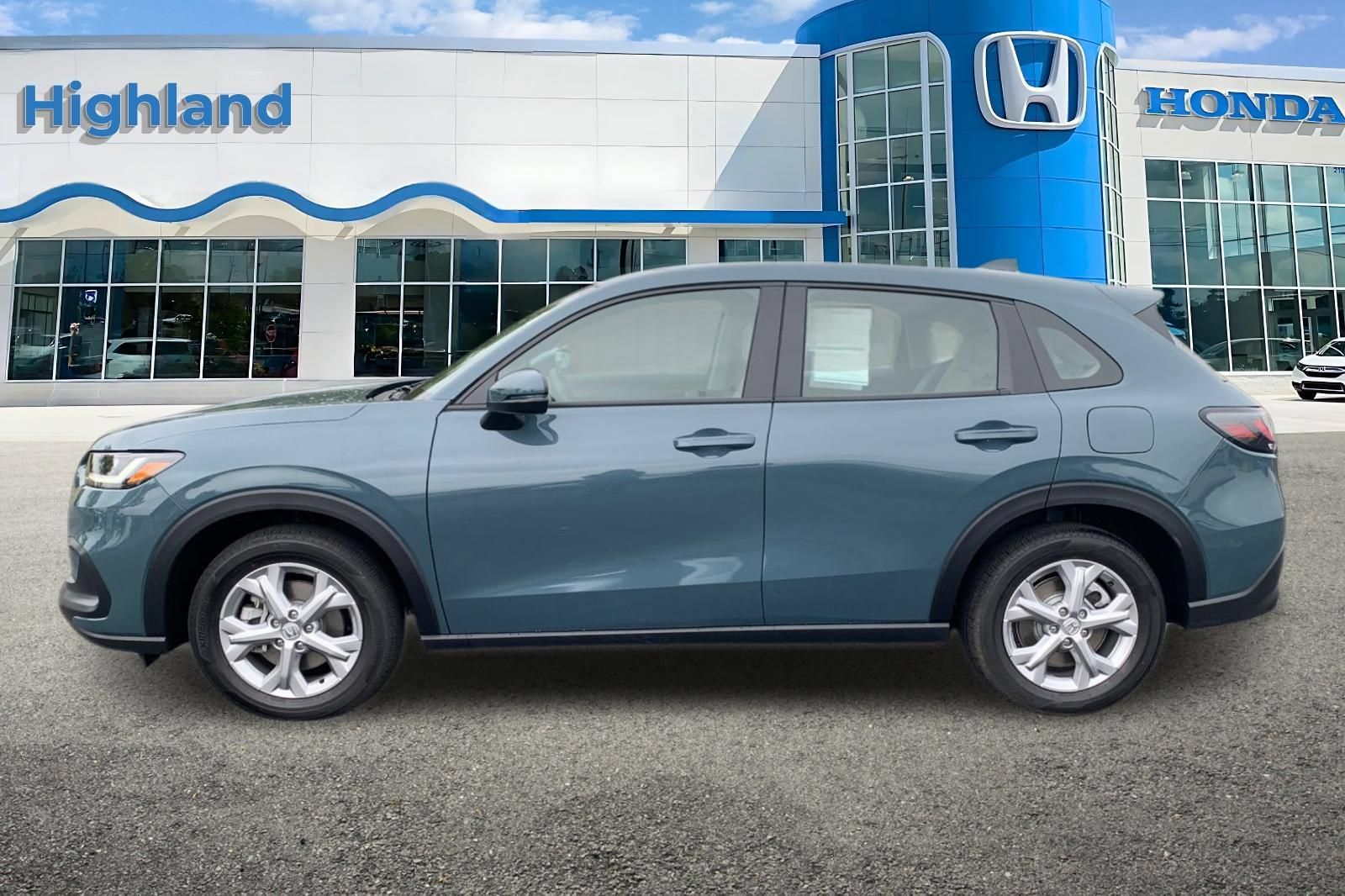 Used 2025 Honda HR-V LX image 2
