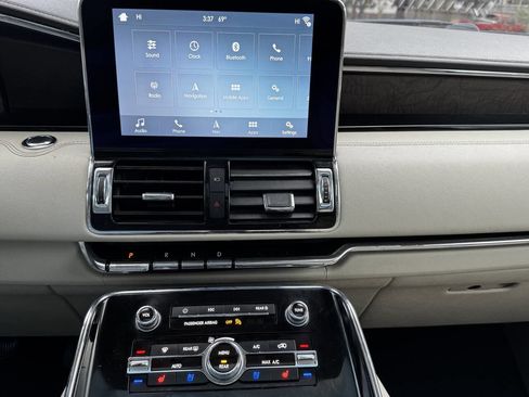 Used 2018 Lincoln Navigator Reserve w/ Technology Package image 18