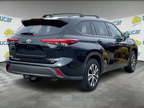 Used 2021 Toyota Highlander XLE image 6