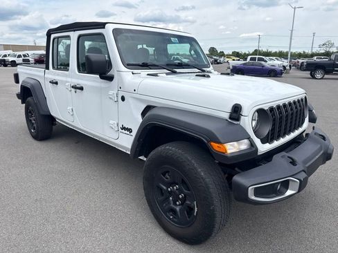 Used 2024 Jeep Gladiator Sport AWD/4WD image 3