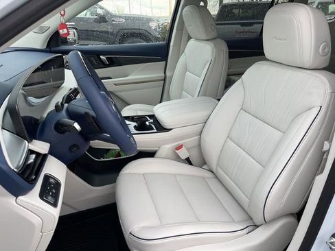 New 2026 Buick Enclave Avenir w/ Super Cruise Package AWD/4WD image 11