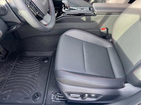 New 2026 Toyota Prius Plug-In Hybrid image 4