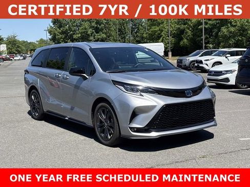 Used 2025 Toyota Sienna XSE FWD image 1