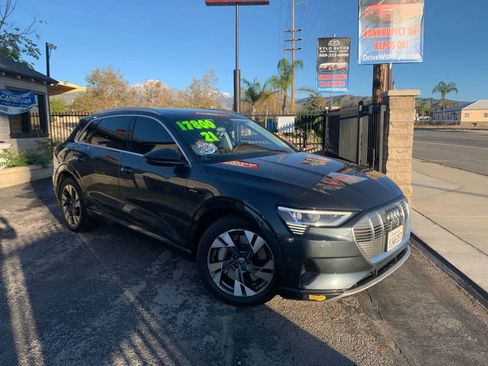 Used 2021 Audi e-tron Prestige w/ Prestige Package image 1