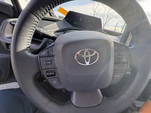 Used 2023 Toyota Prius LE image 5