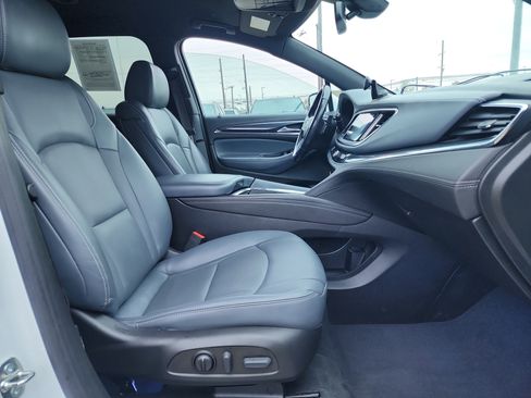 Used 2023 Buick Enclave Essence image 17