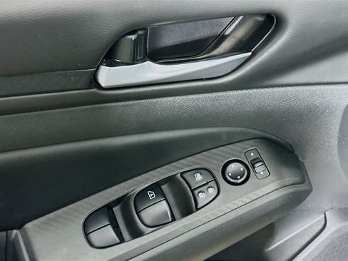 Used 2024 Nissan Altima 2.5 SV image 15