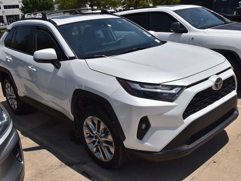 Used 2025 Toyota RAV4 XLE Premium FWD image 4