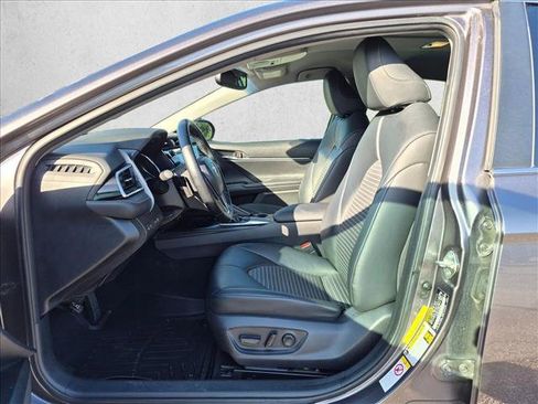 Used 2018 Toyota Camry SE w/ Convenience Package FWD image 17