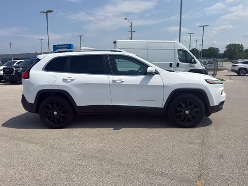 Used 2018 Jeep Cherokee Limited w/ Trailer Tow Group AWD/4WD image 4