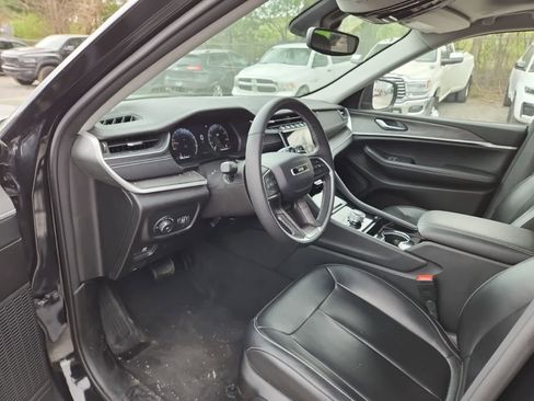 Used 2023 Jeep Grand Cherokee Limited image 13