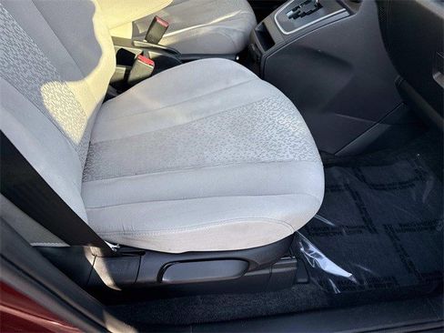 Used 2012 MAZDA MAZDA5 Touring w/ Moonroof & Audio Pkg image 10