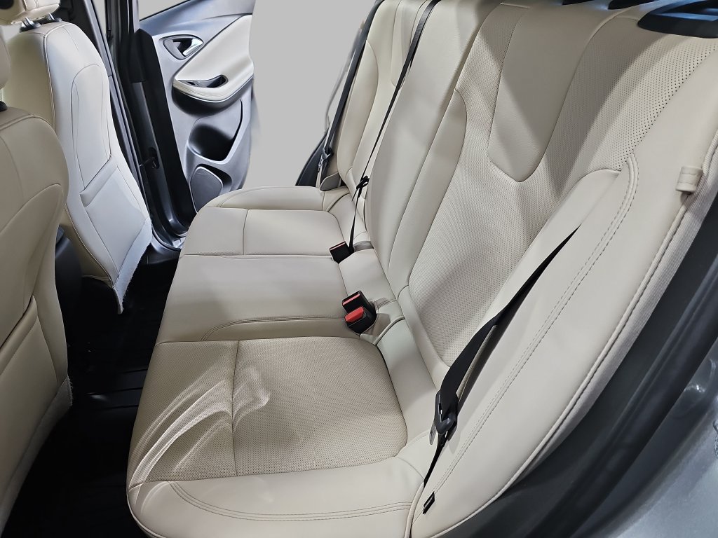 Used 2024 Buick Encore GX Sport Touring w/ Advanced Technology Package AWD/4WD image 17