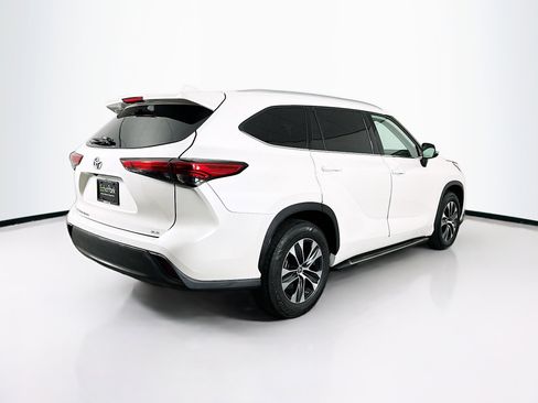 Used 2020 Toyota Highlander XLE image 9