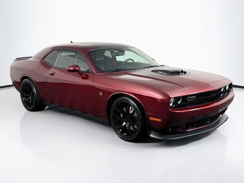 Used 2017 Dodge Challenger R/T Scat Pack RWD image 2