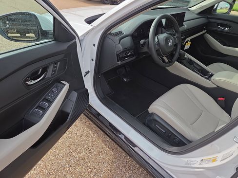 New 2026 Honda Accord EX-L image 9