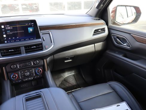 Used 2022 Chevrolet Suburban High Country image 16
