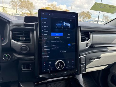 Used 2024 Ford F150 Lightning Flash image 18